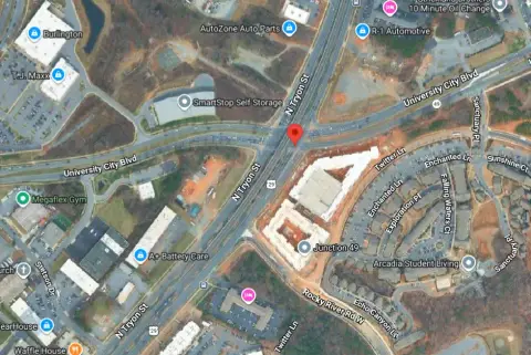 Crash Followed by Foot Chase Draws Heavy Police Presence in University City, Charlotte